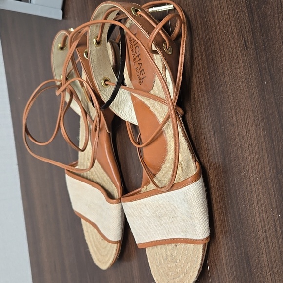 Michael Michael Kors Size 6 Beige and Brown Gladiator Style Flat Sandals - Picture 2 of 7
